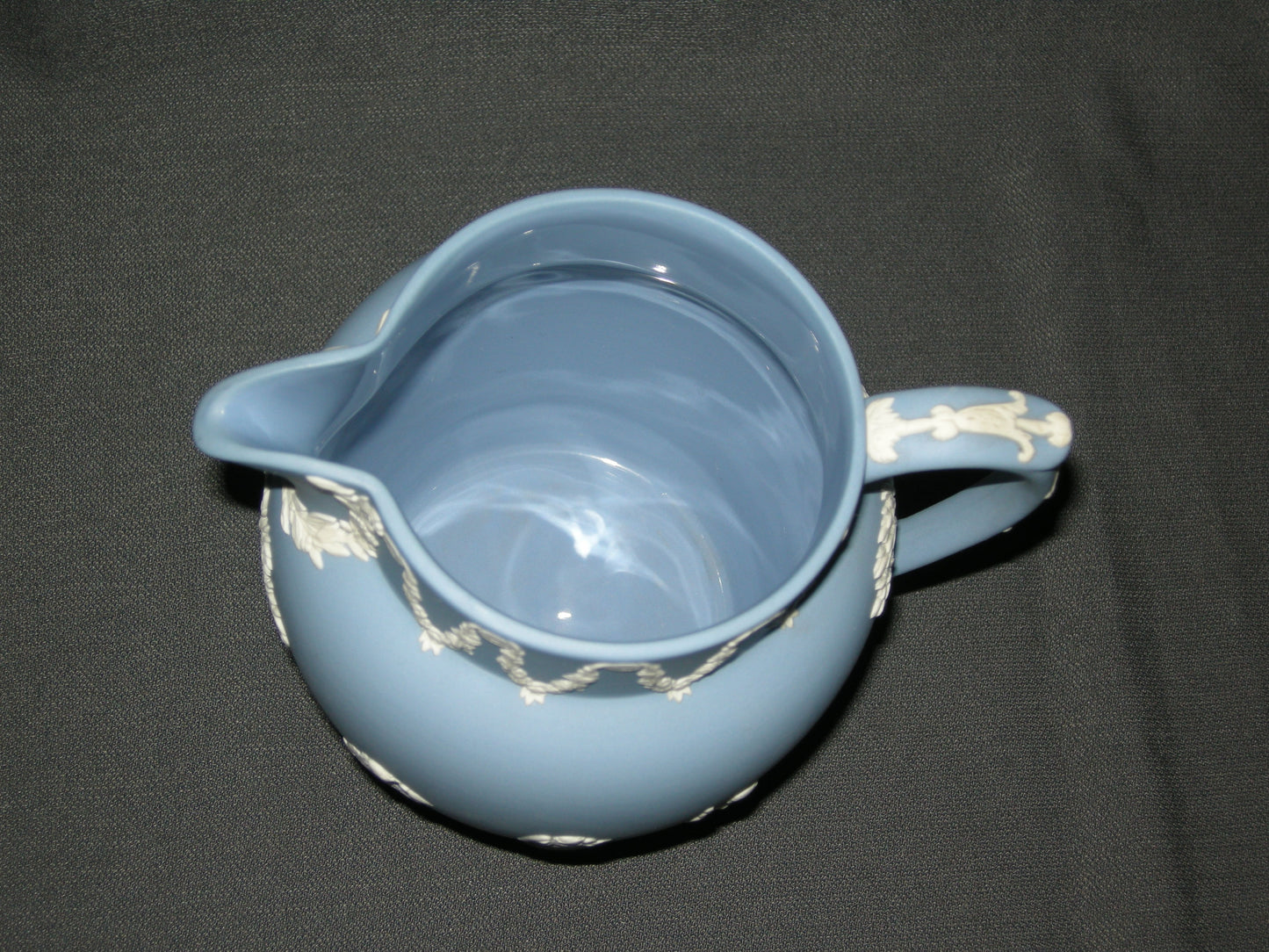 Wedgwood Jasperware blauw 075. schenkkan