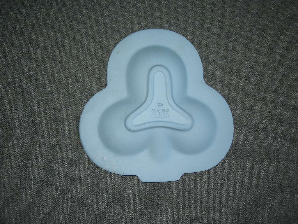 Wedgwood Jasperware blauw 076. schaaltje klaveren