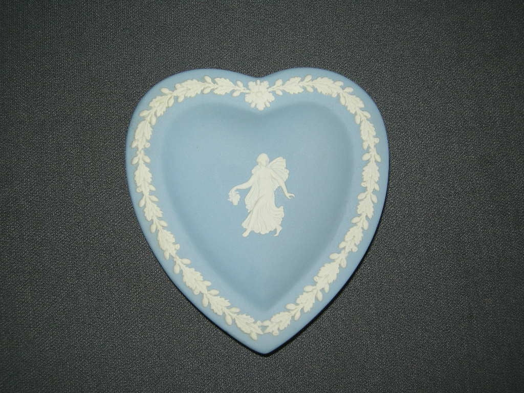 Wedgwood Jasperware blauw 079. schaaltje harten