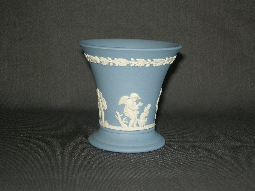 Wedgwood Jasperware blauw 084. vaasje