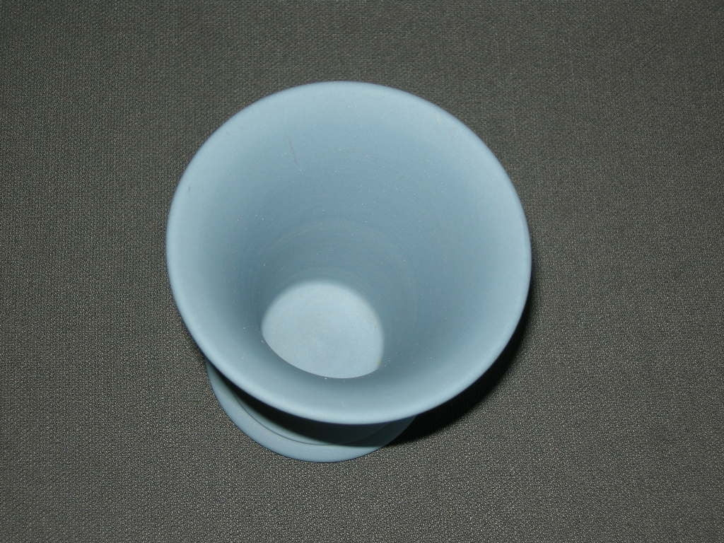 Wedgwood Jasperware blauw 084. vaasje