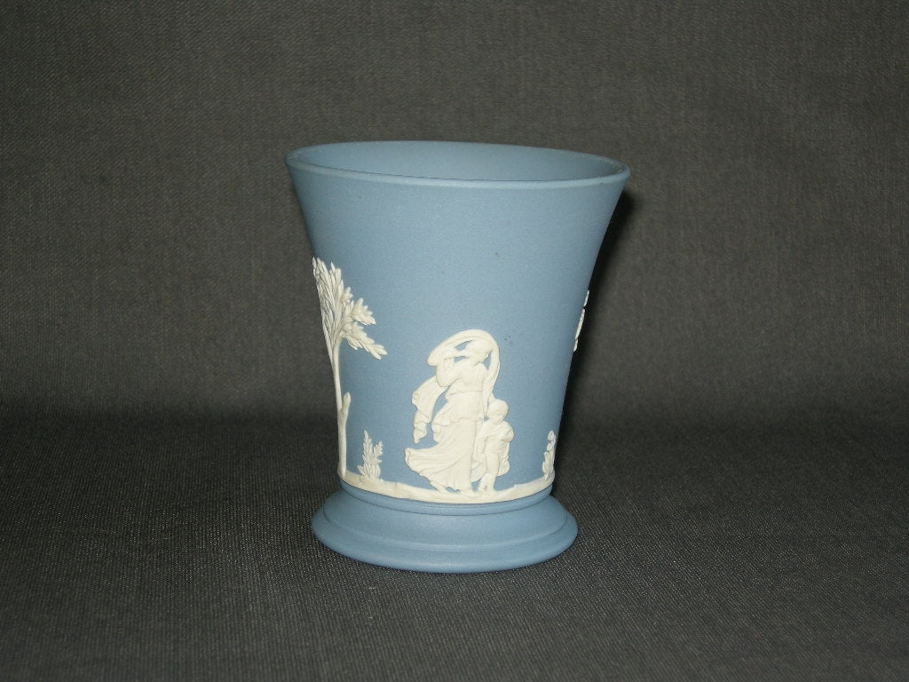 Wedgwood Jasperware blauw 085. vaasje