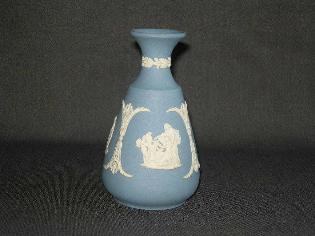 Wedgwood Jasperware blauw 086. vaasje