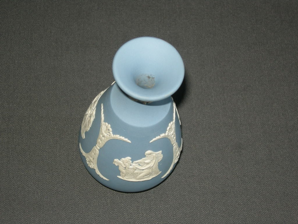 Wedgwood Jasperware blauw 086. vaasje