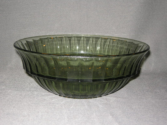 glas - kristal donkergroen 009. Leerdam Copier Neerlandia schaal O23 cm., hoogte 8,5 cm.