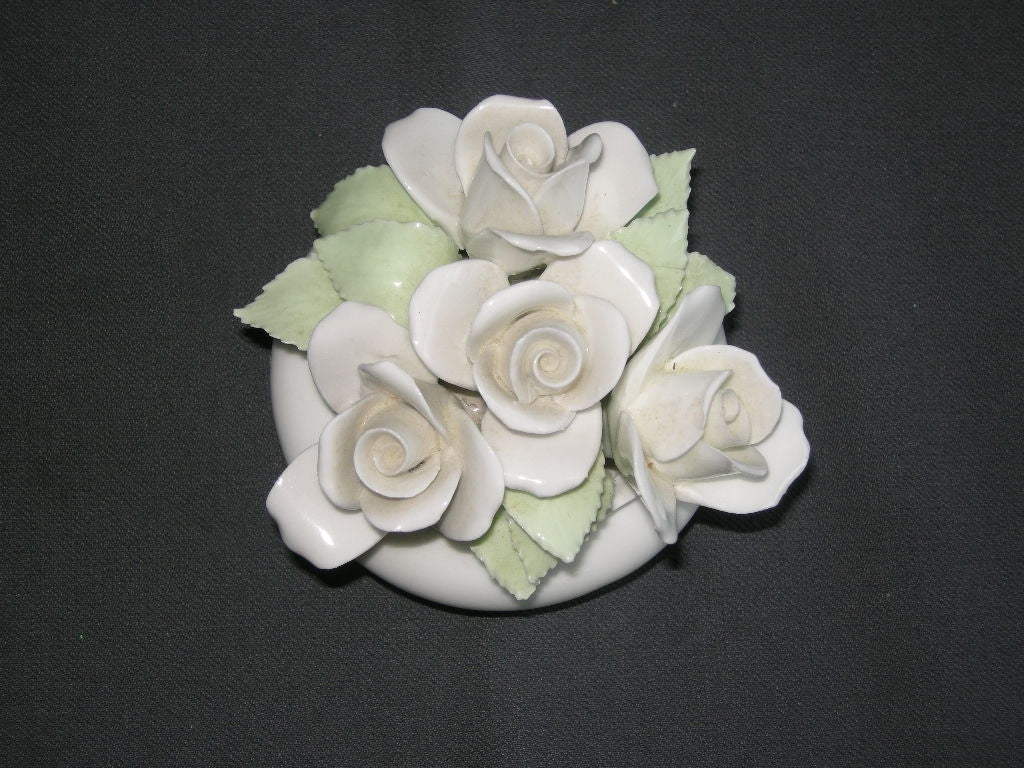 Royal Albert diverse 002. bloemstukje wit - lichtgroen