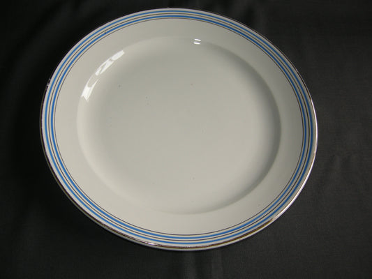 Faiencerie D'onnaing (Nord) roomwit - kobaltblauw bord / schaal O26,5 cm.