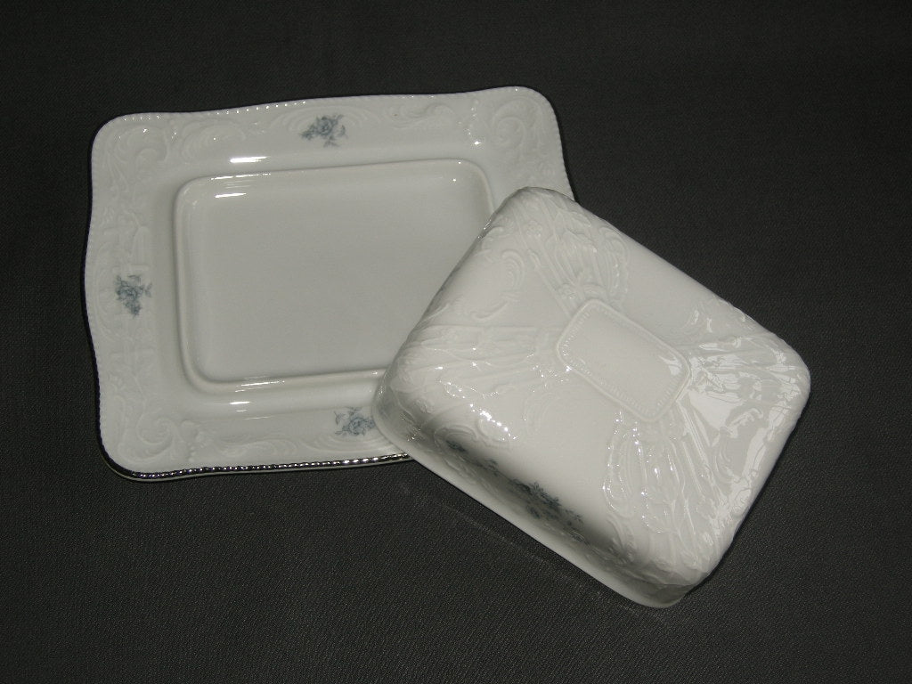 Rosenthal Sanssouci spierwit met blauw / grijze bloemetjes botervloot