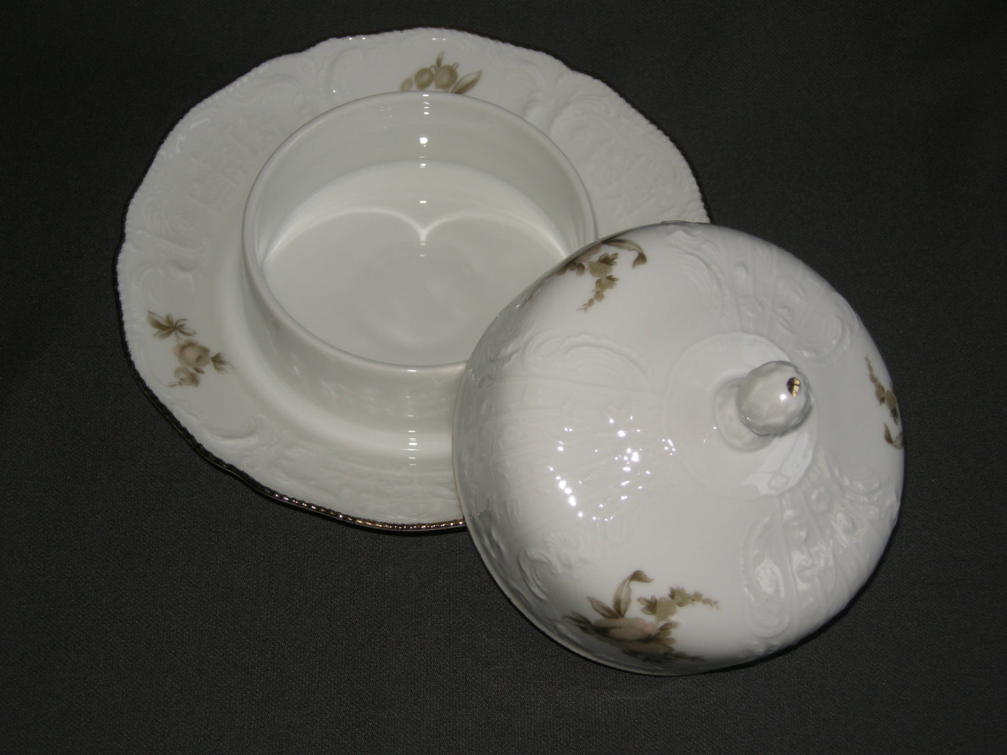 Rosenthal Sanssouci spierwit met bruin/rose roos + goudkleurig randje botervloot
