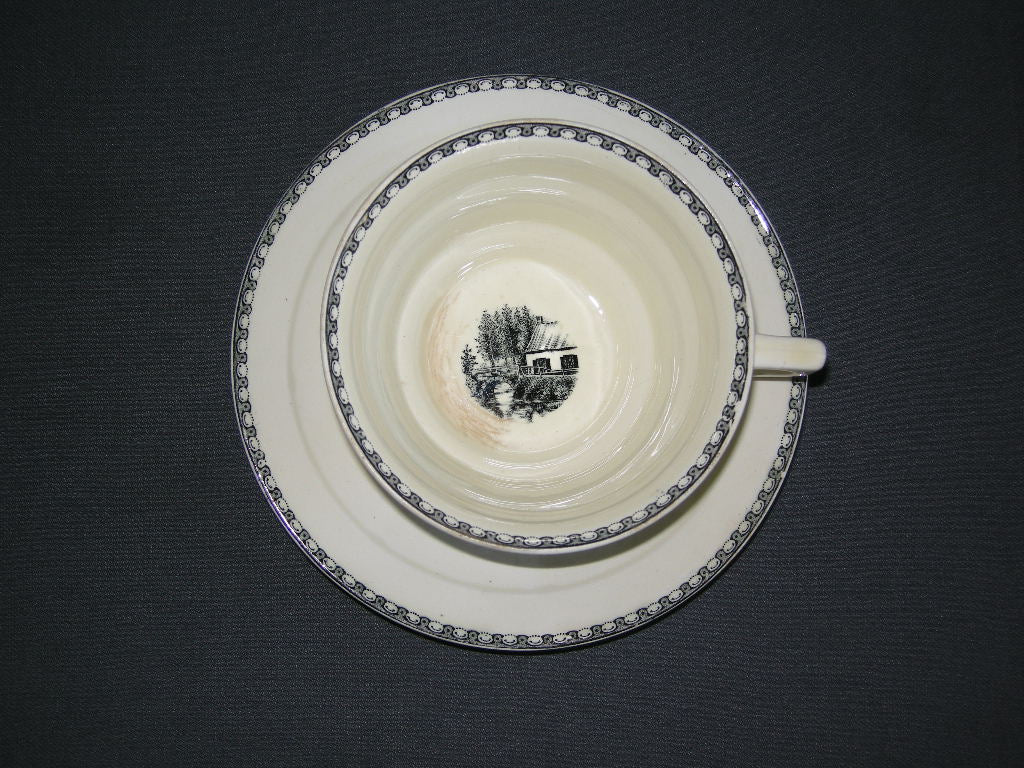 Societe Ceramique Landschap cappuccinokop & schotel met flinke verkleuring