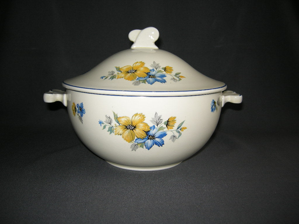 Societe Ceramique model 2988 dekschaal met verkleuring binnenkant