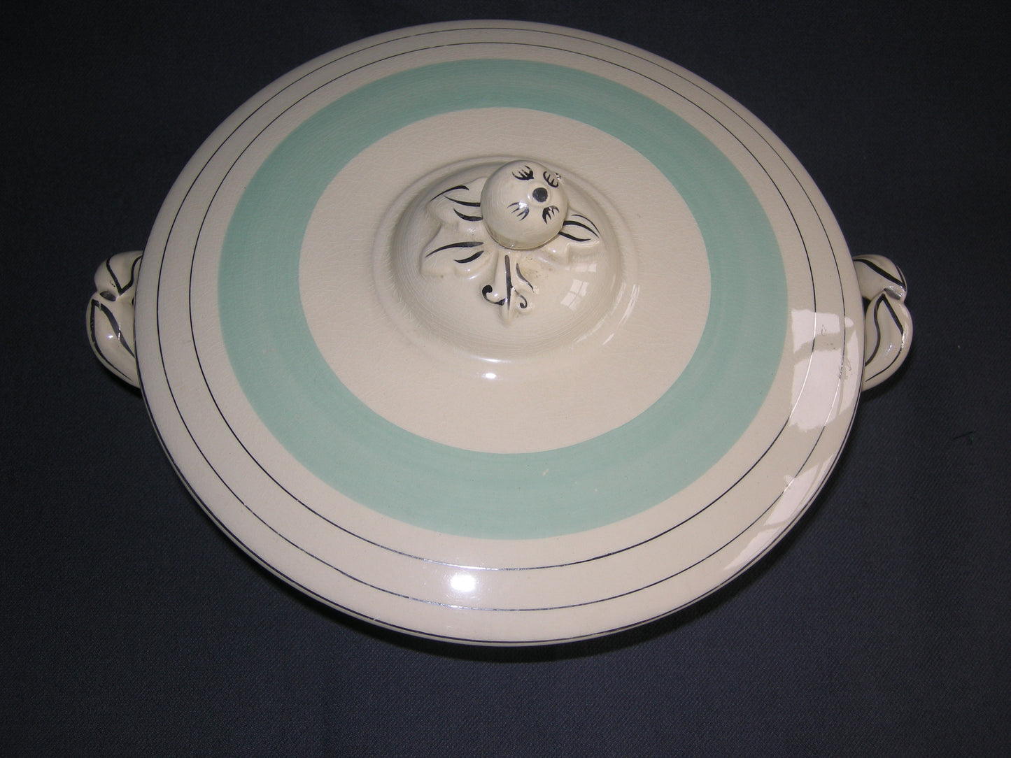 Johnson Bro's Victorian 765224 roomwit pastelgroen zilver dekschaal met beschadiging deksel