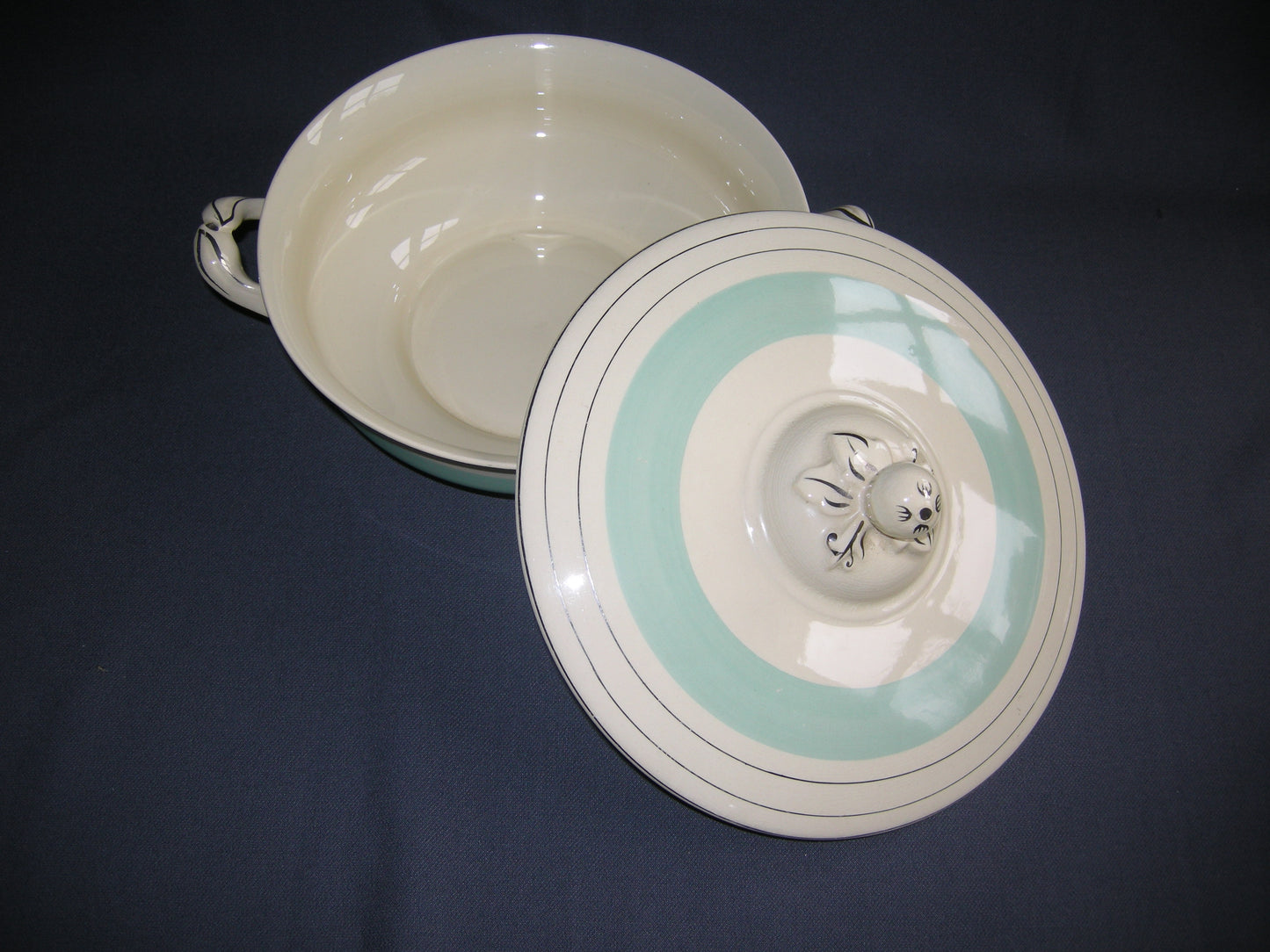 Johnson Bro's Victorian 765224 roomwit pastelgroen zilver dekschaal met beschadiging deksel
