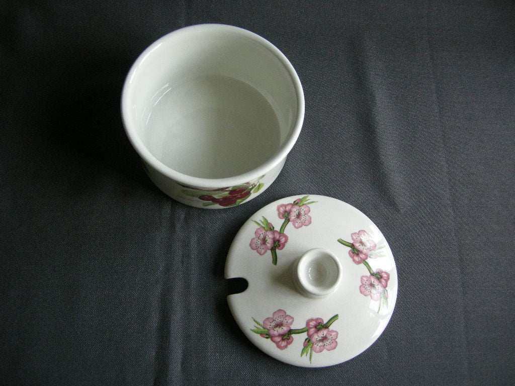 Portmeirion Pomona dekschaaltje O13 cm. Late Duke Cherry