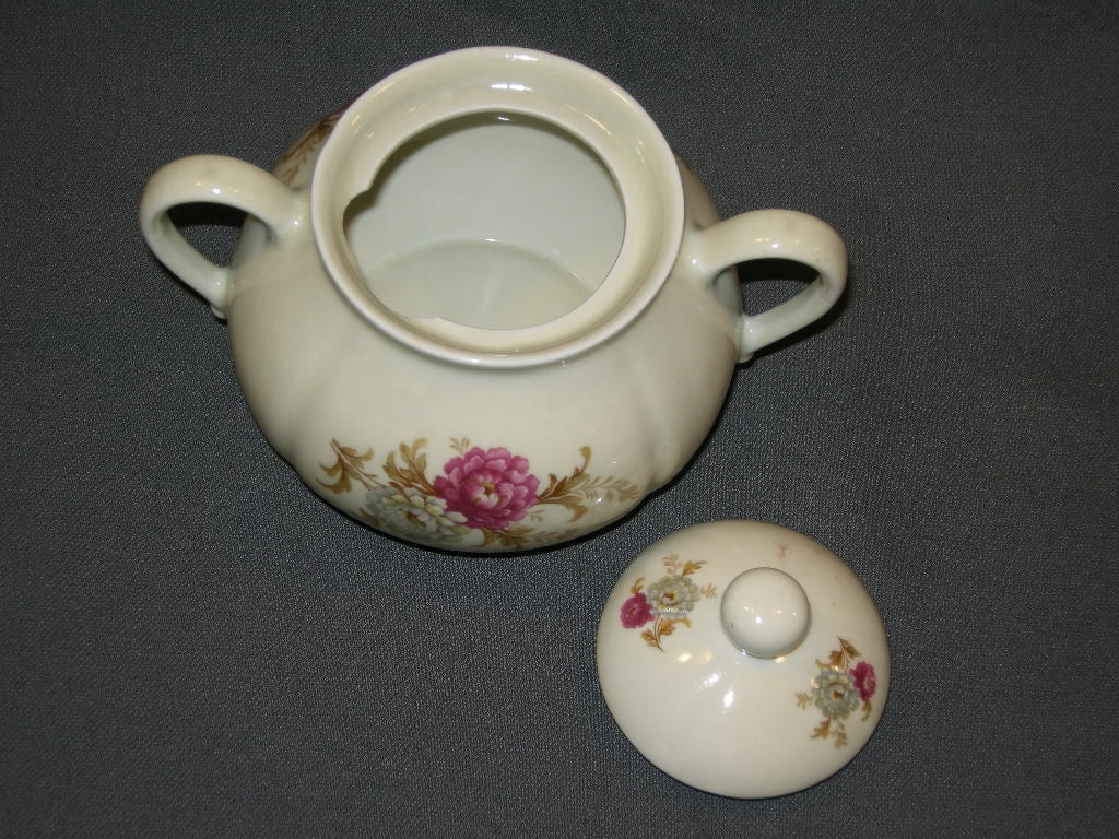 MOSA Bloem 06 grijs randje ribbeltje / inkeping relief suikerpot met beschadiging
