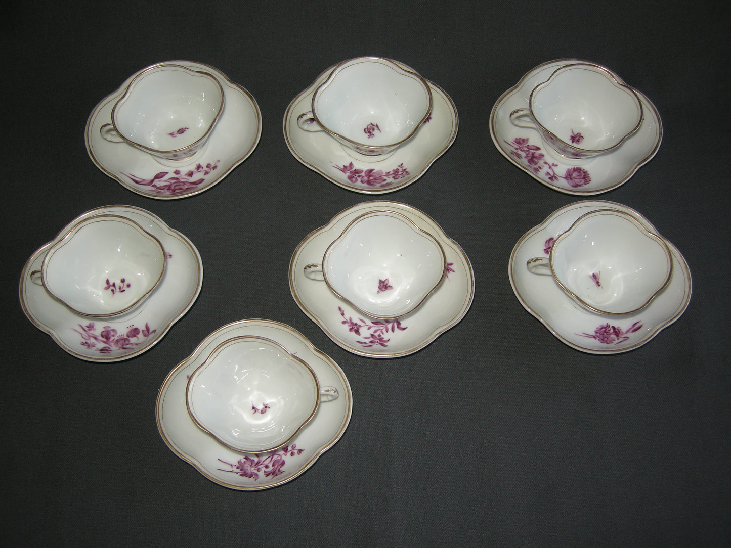Thun, wit met rose bloemetjes, kop & schotels