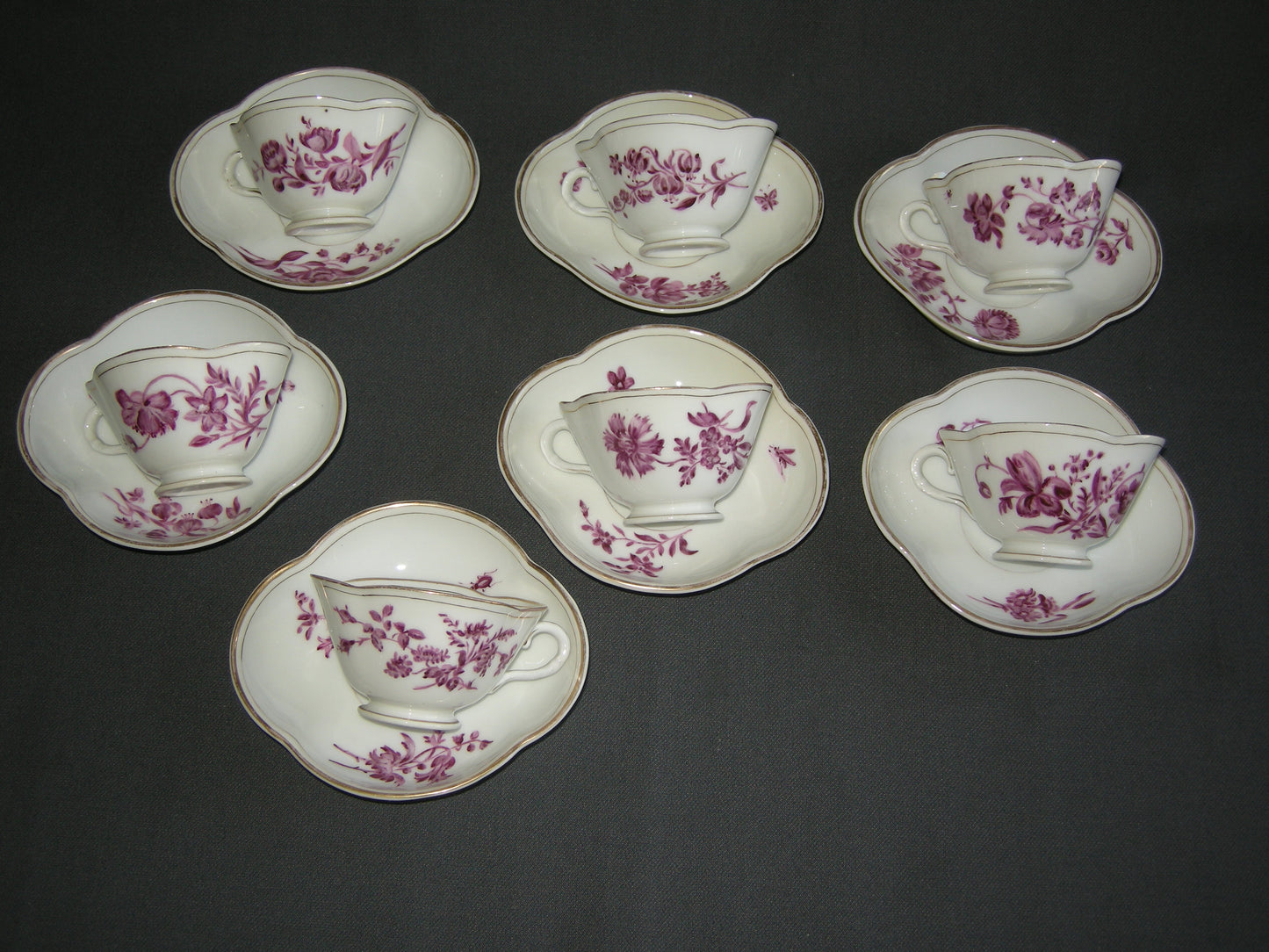 Thun, wit met rose bloemetjes, kop & schotels