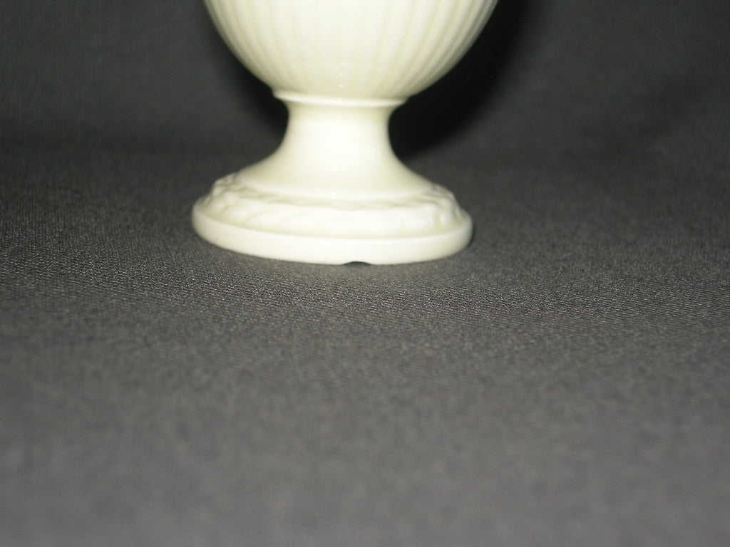 Wedgwood Edme plain eierdopje met kleine beschadiging