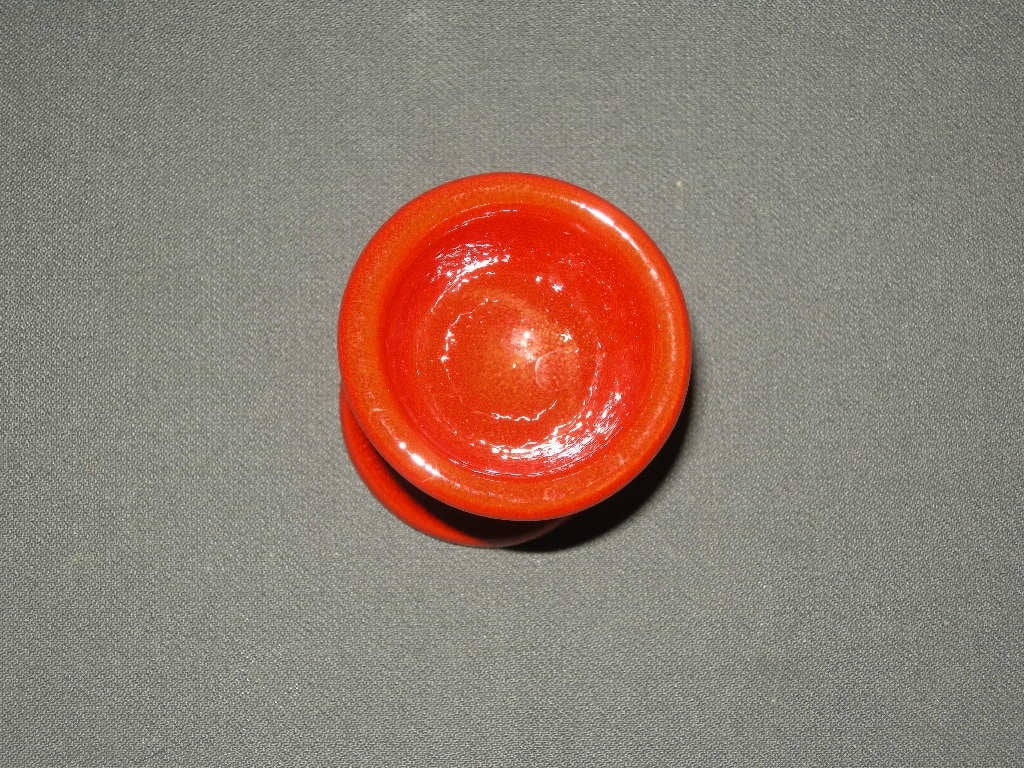 diverse 149. Set van 11 rode eierdopjes