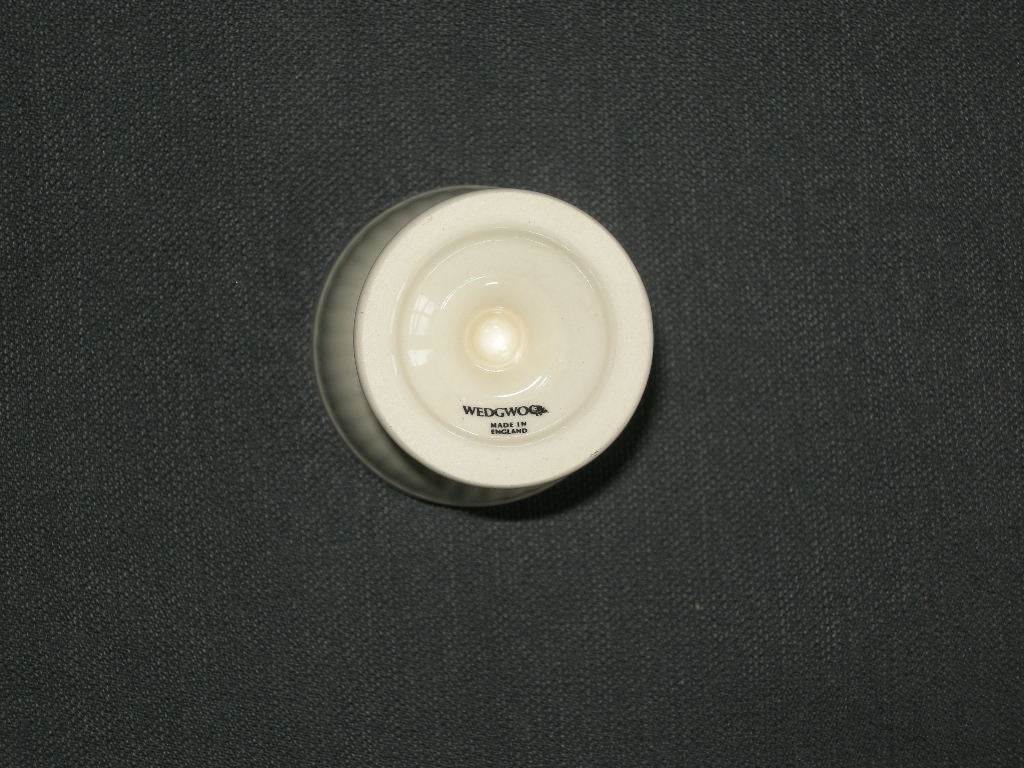 Wedgwood Briar Rose eierdopje met beschadiging