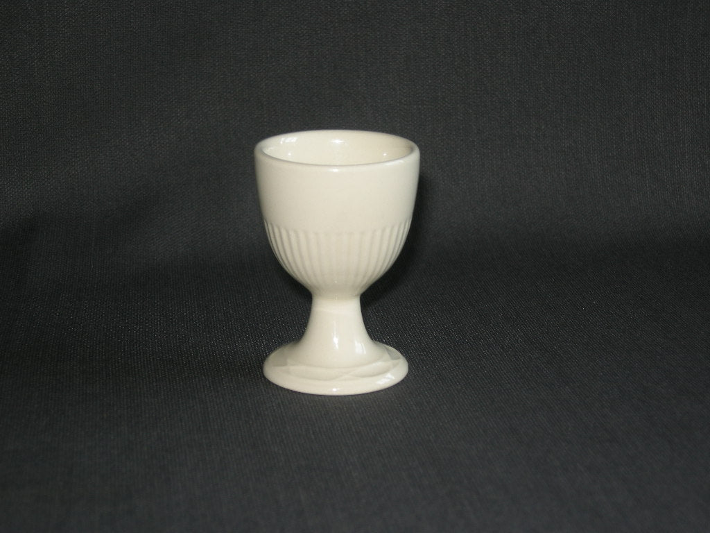 Royal Creamware Recamier eierdopje