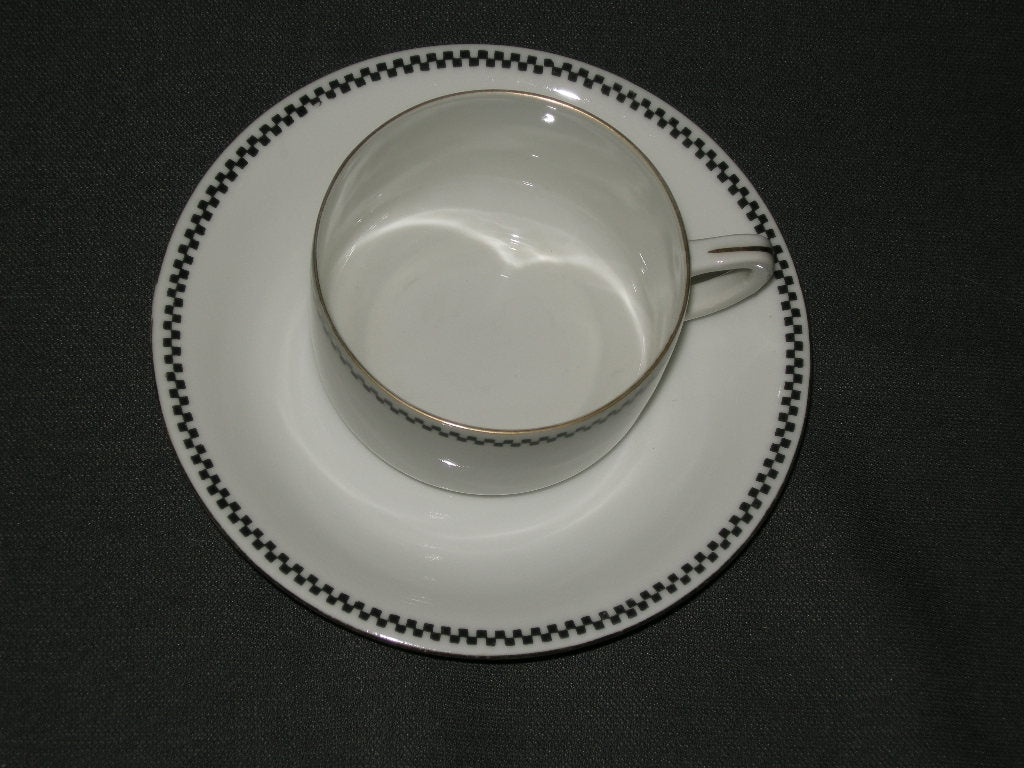 Epiag wit met zwart decorrandje kop & schotels