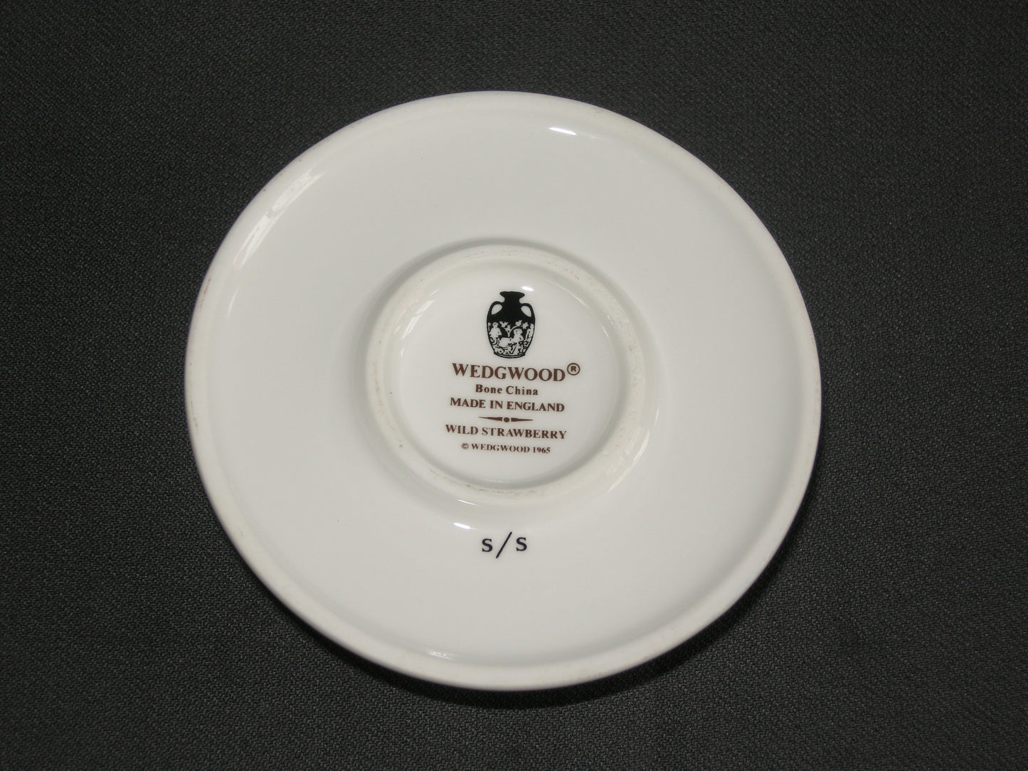 Wedgwood Wild Strawberry kandelaartje