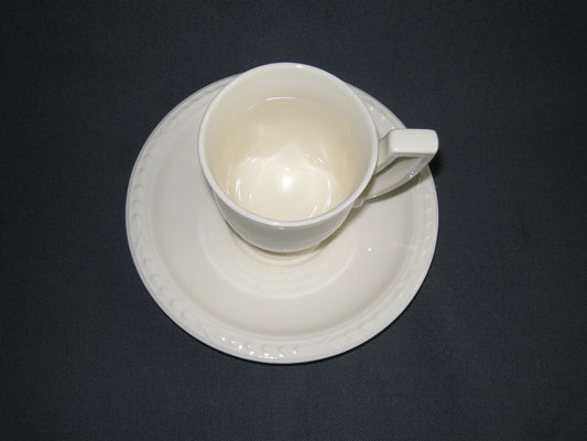 Royal Creamware Recamier koffiekop & schotels hoog