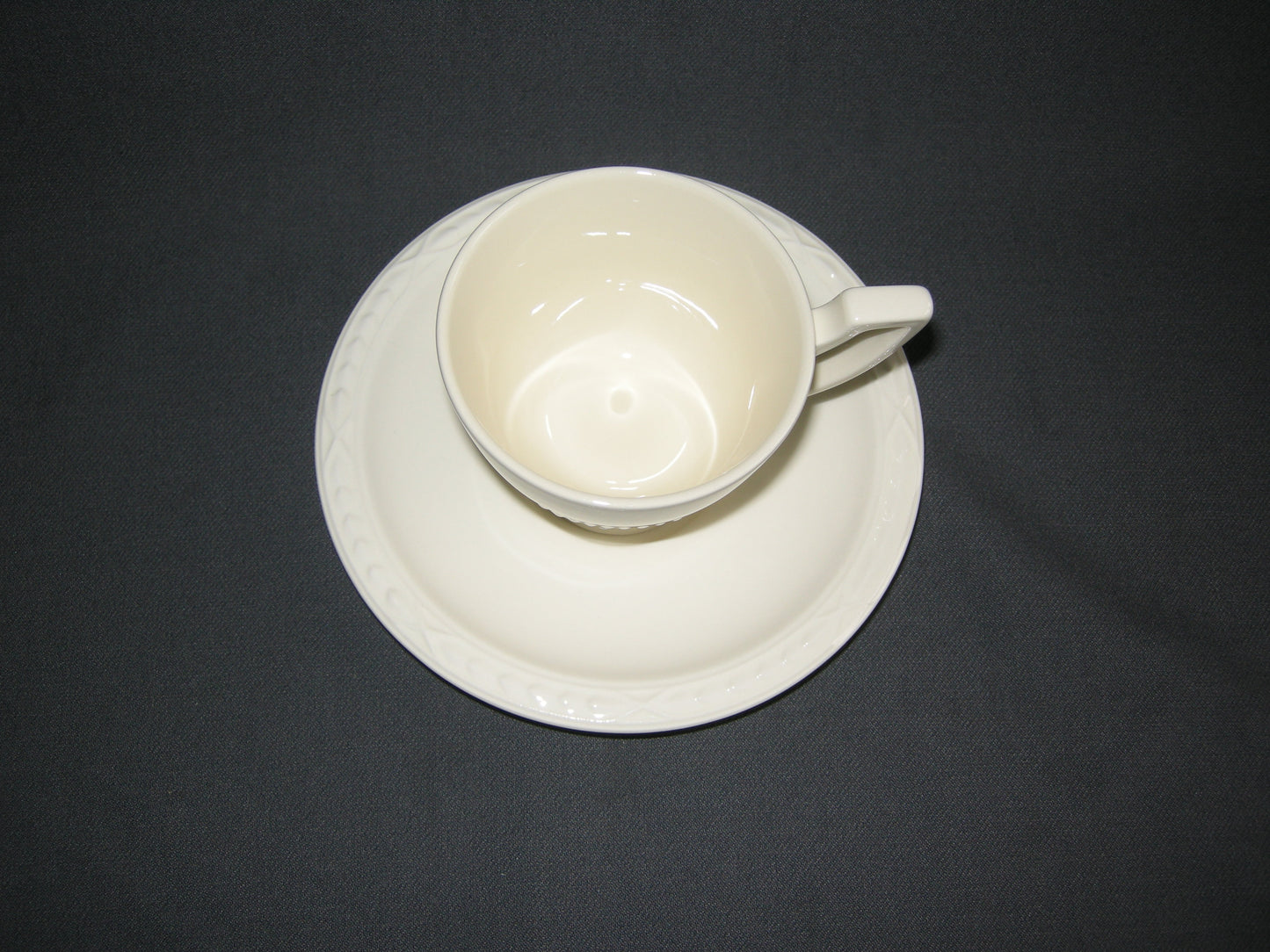 Royal Creamware Recamier koffiekop & schotel laag