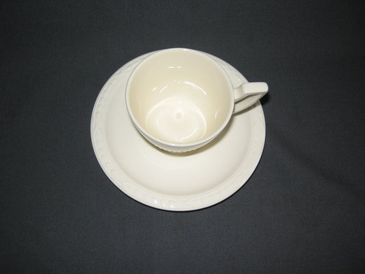 Royal Creamware Recamier koffiekop & schotel laag