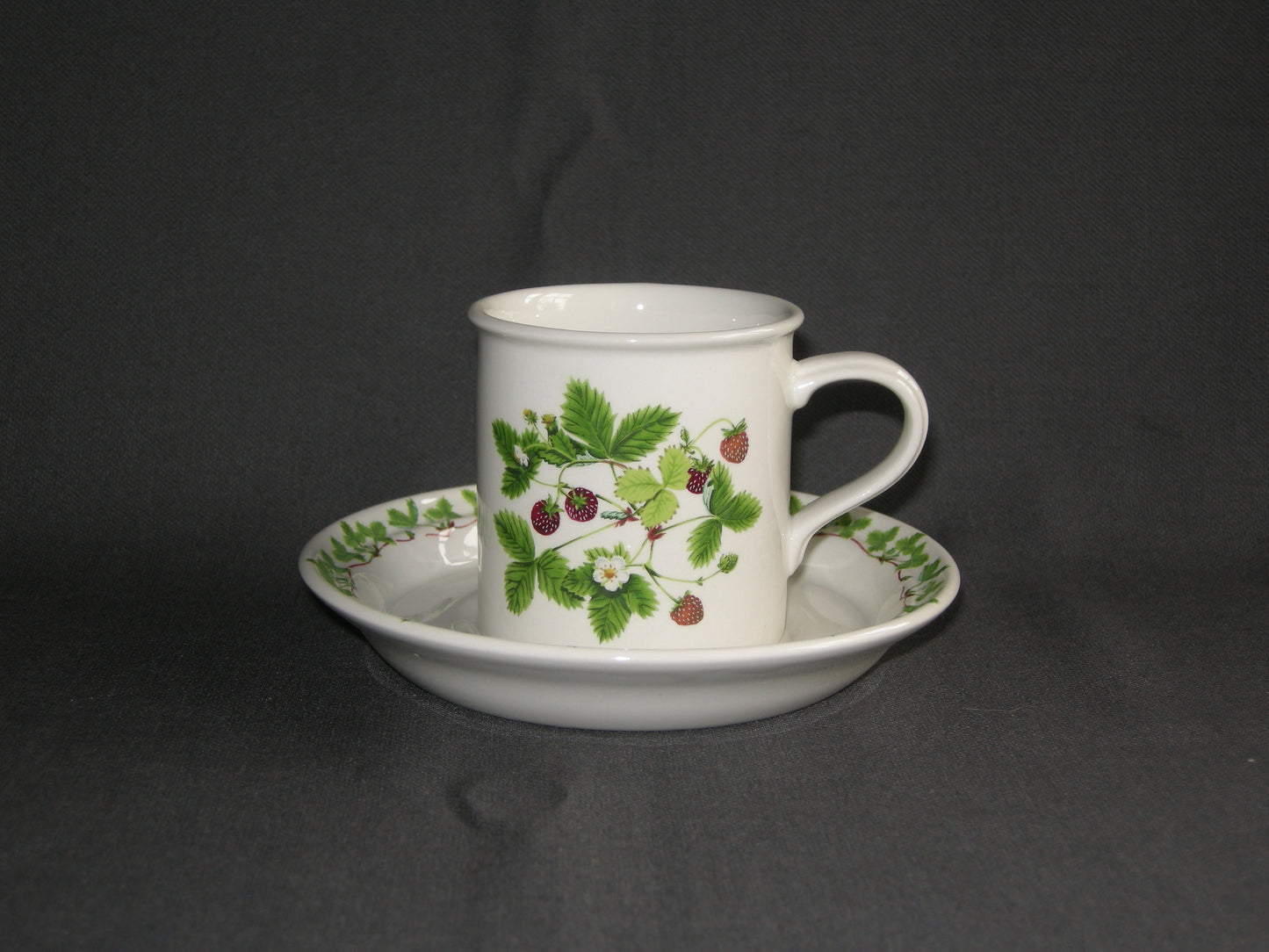 Portmeirion Summer Strawberries koffiekop & schotels met mankementjes