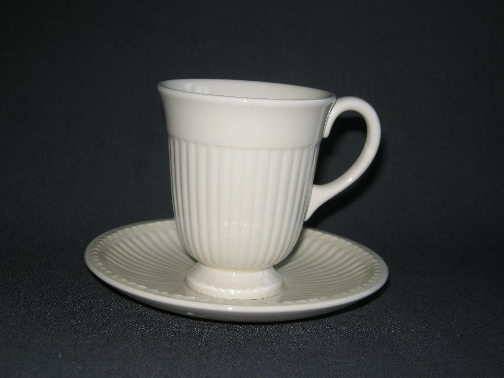 Wedgwood Edme plain koffiekop & schotels hoog met beschadiging
