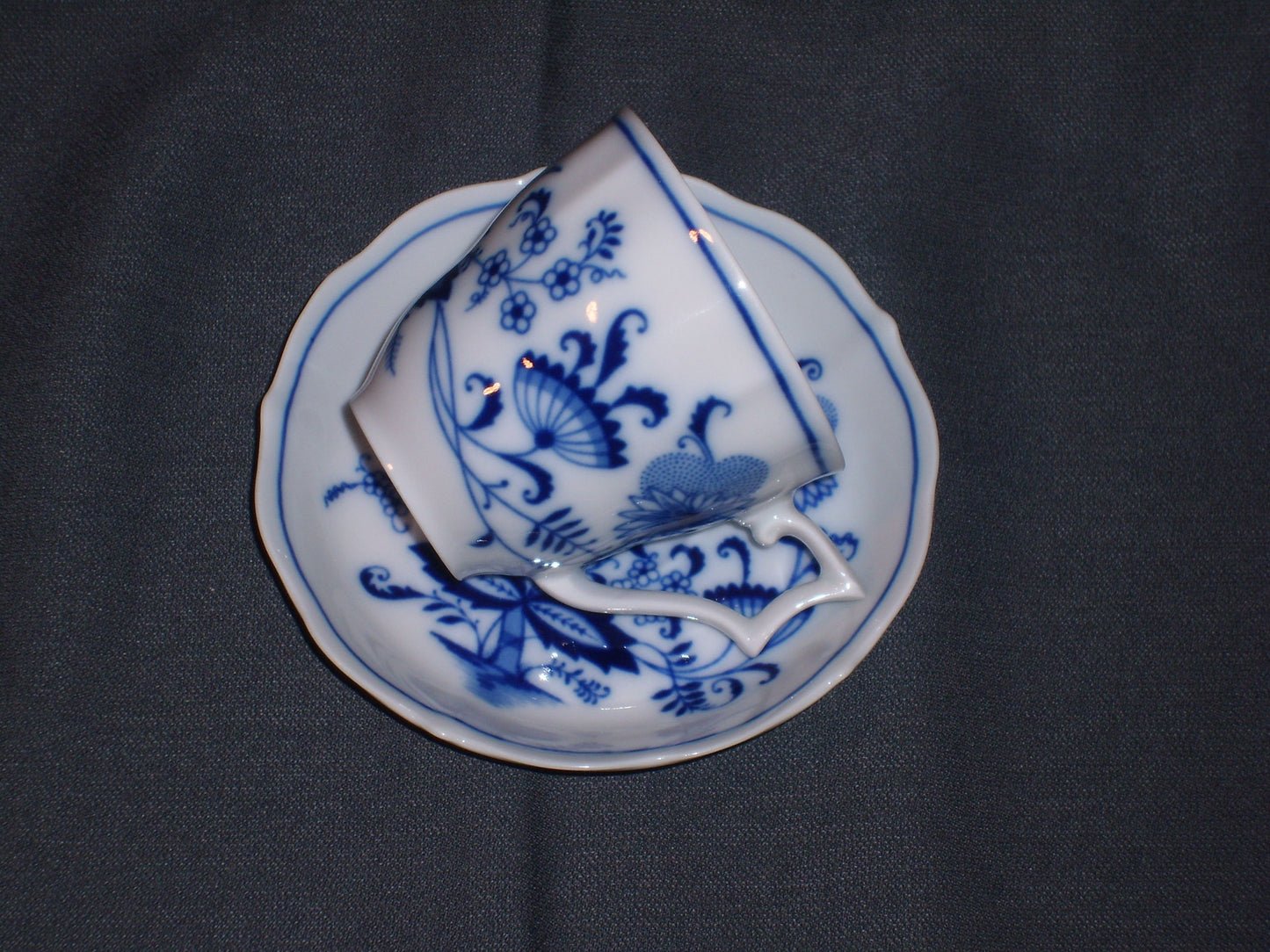 Oscar Schaller & Co. Bavaria. Zwiebelmuster koffiekop & schotel