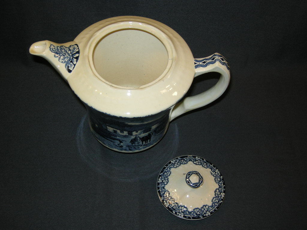Societé Ceramique Boerenhoeve blauw koffiepot met restauratie