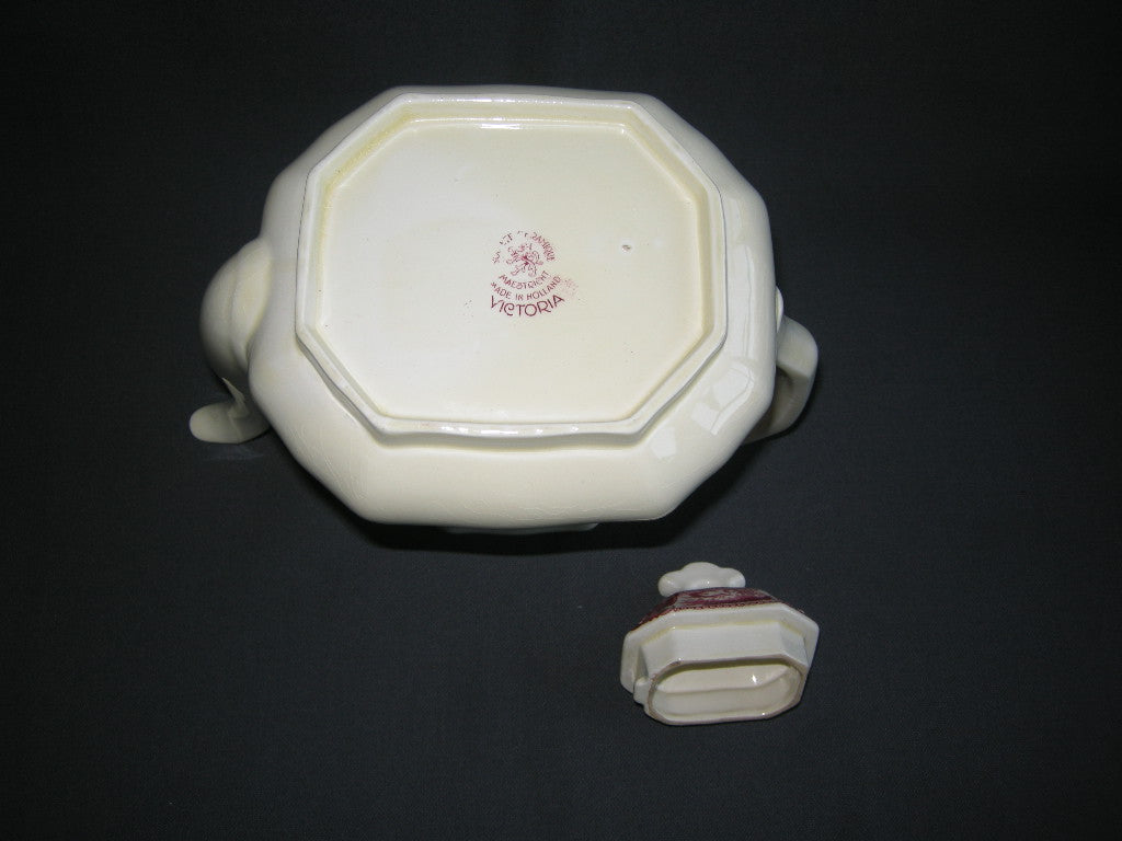 Societe Ceramique Victoria rood koffiepot