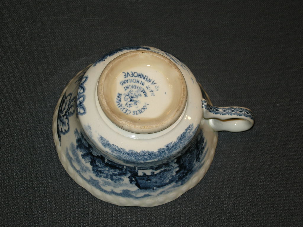 Societé Ceramique Boerenhoeve blauw kop & schotel met minimaal mankementje