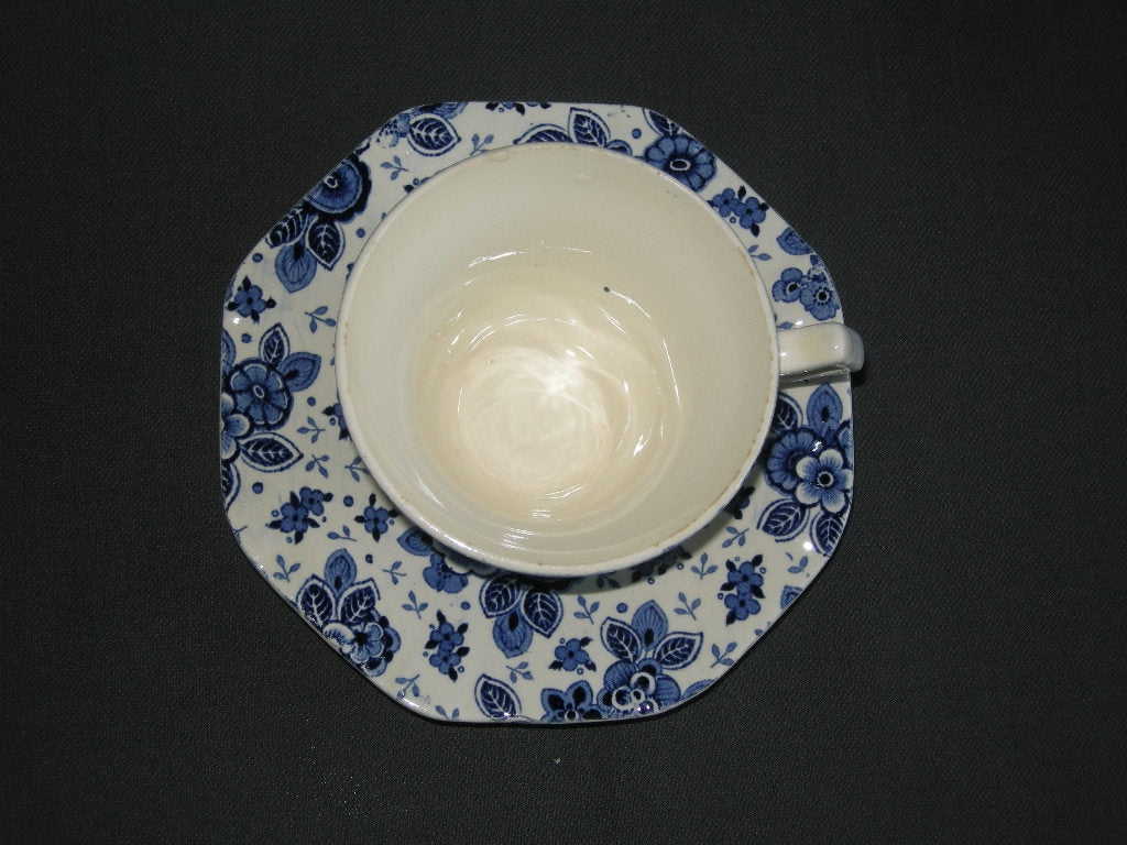 Societe Ceramique Beatrix koffiekop & schotel hoekig oor licht beschadigd