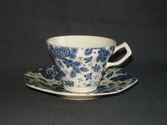 Societe Ceramique Beatrix koffiekop & schotel hoekig oor