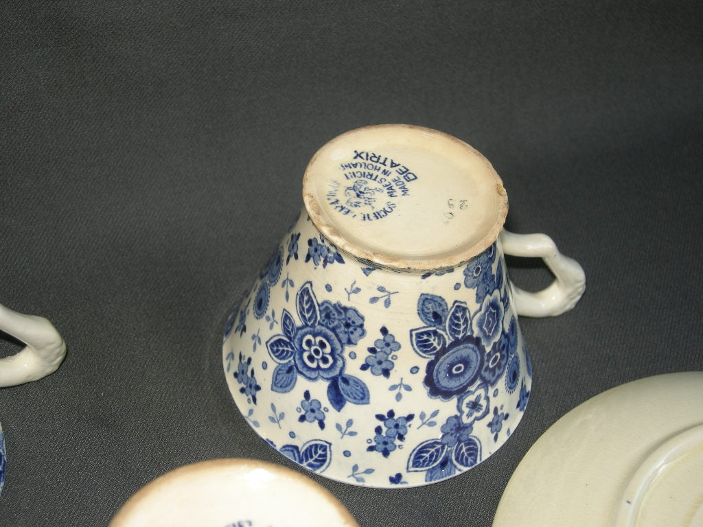 Societe Ceramique Beatrix koffiekop & schotels bloemkooloor met min. beschadiging