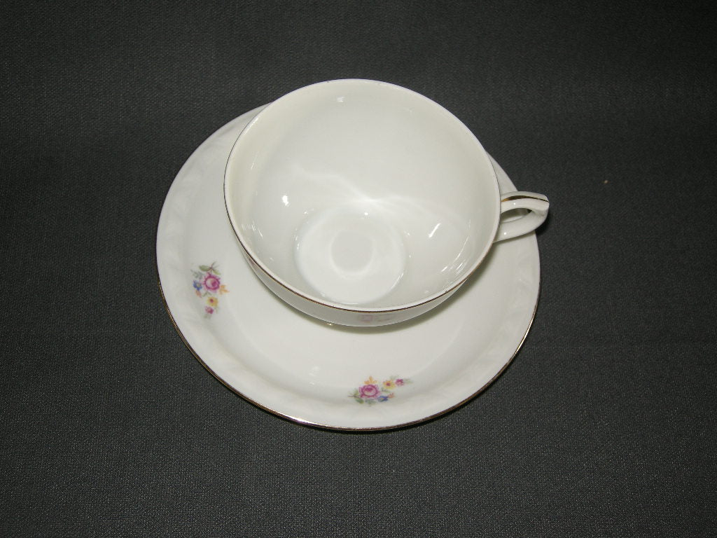 GB spierwit met kleine bloemetjes kop & schotel