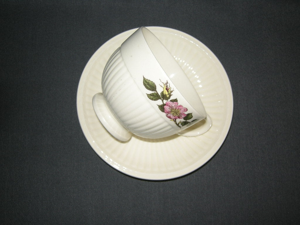Wedgwood Briar Rose kop en schotel O9 cm.