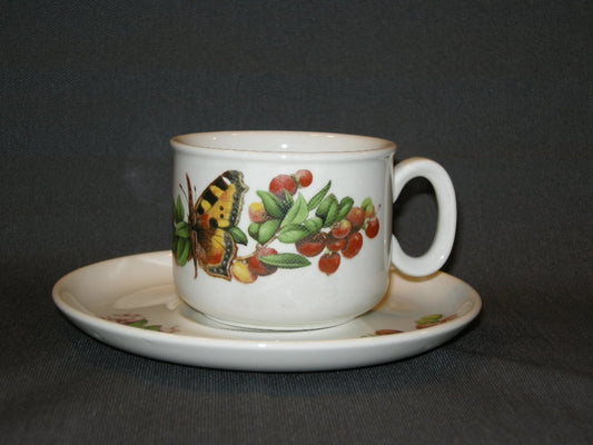 J&G Meakin Marjolein Bastin bosvruchten kop & schotel rozenbottels bruine vlinder