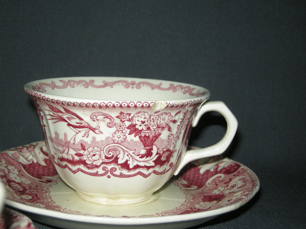 Societe Ceramique Victoria rood kop & schotels met beschadiging