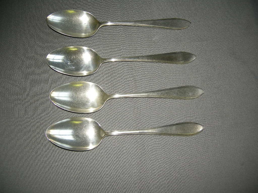 Gero verzilverd model 618 puntfilet lepels 21 cm. met doorpoetsplekjes