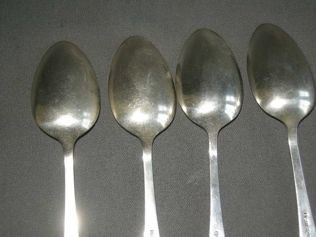 Gero verzilverd model 618 puntfilet lepels 21 cm. met doorpoetsplekjes