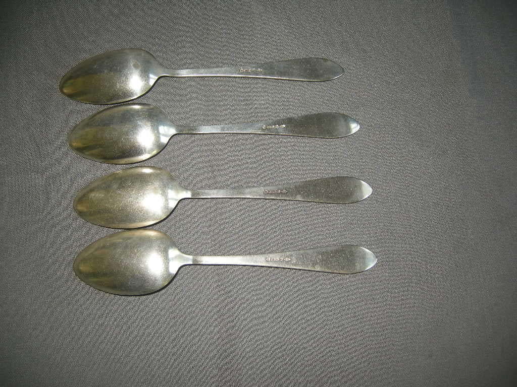 Gero verzilverd model 618 puntfilet lepels 21 cm. met doorpoetsplekjes