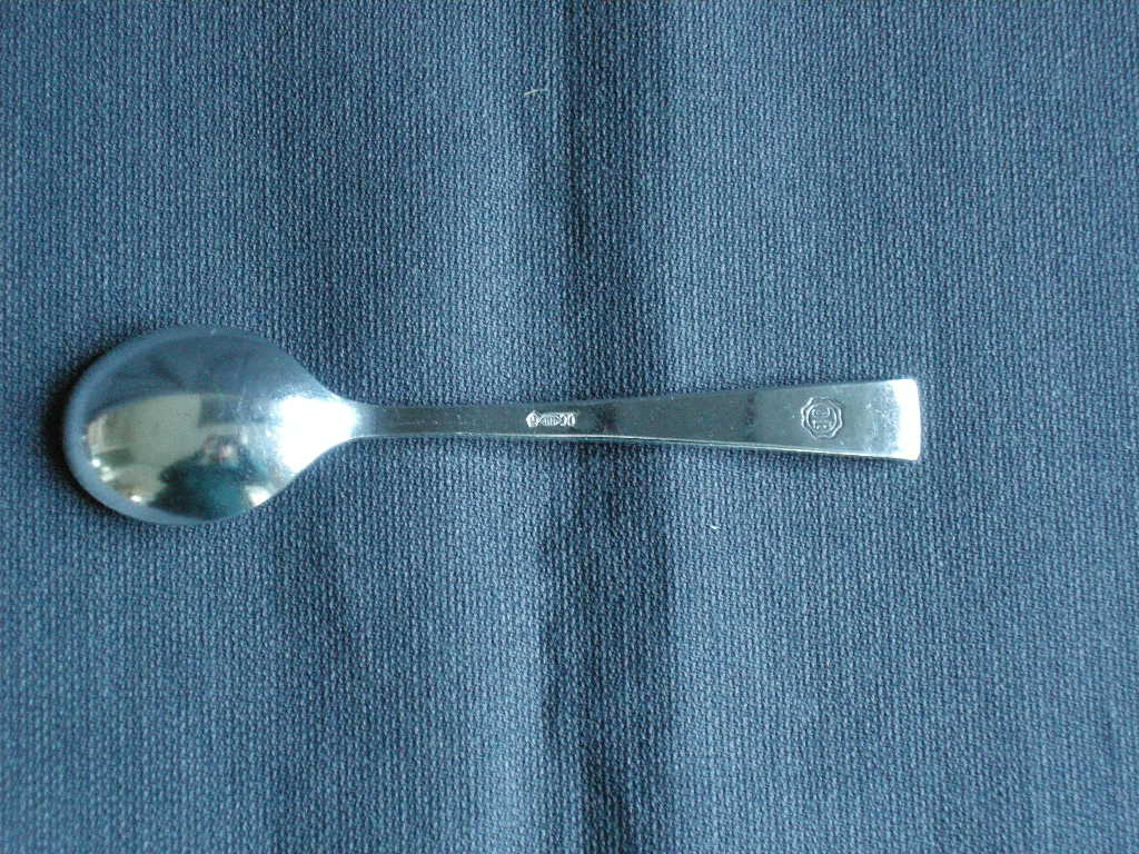 HH = H Hooijkaas Empire lepeltje 10,3 cm.
