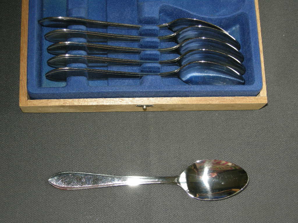 Gero Zilmeta model 718 puntfilet lepeltjes 14 cm. in houten kistje