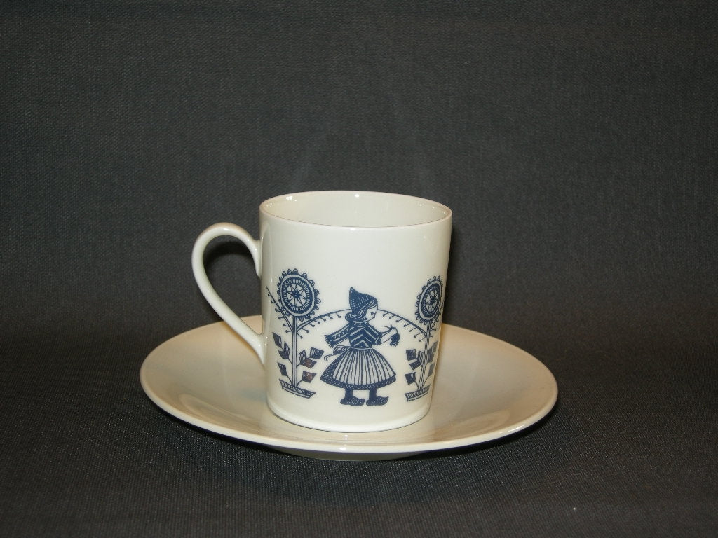 Seltmann & Weiden spelende kinderen / plaatsnamen / klederdrachten kopje & schotel Marken / Volendam