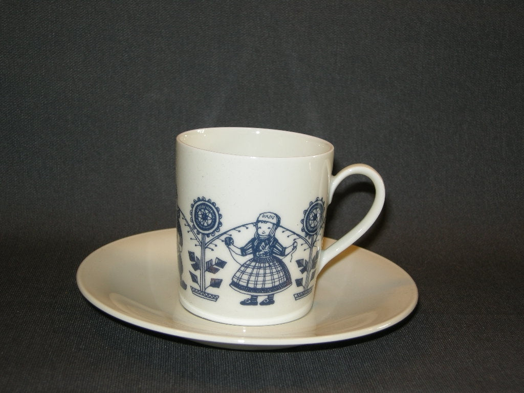 Seltmann & Weiden spelende kinderen / plaatsnamen / klederdrachten kopje & schotel Marken / Volendam